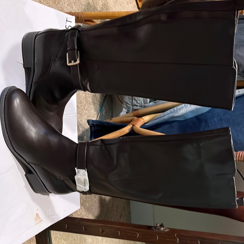 Dark brown 9 west tall boots. Size 8 med